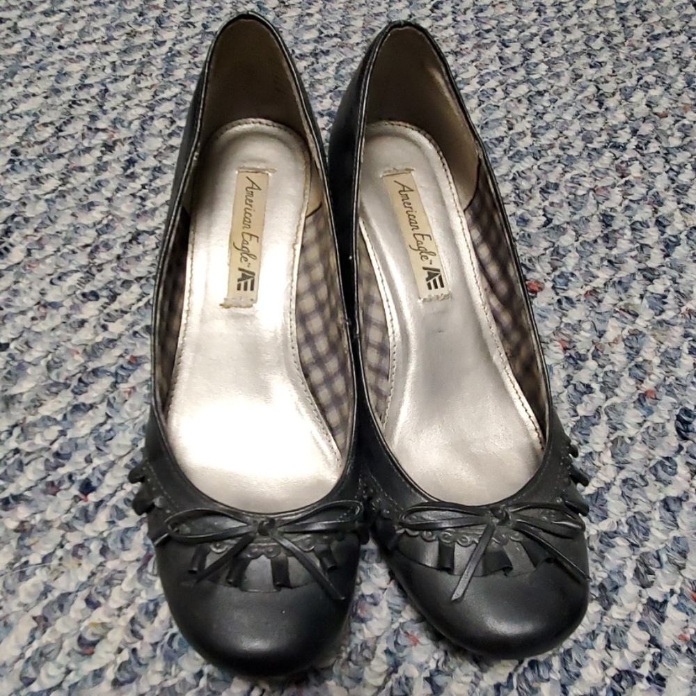 Black wedge heels